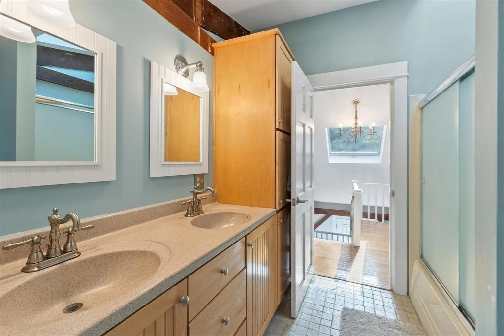 Photo of 215 Wethersfield Street