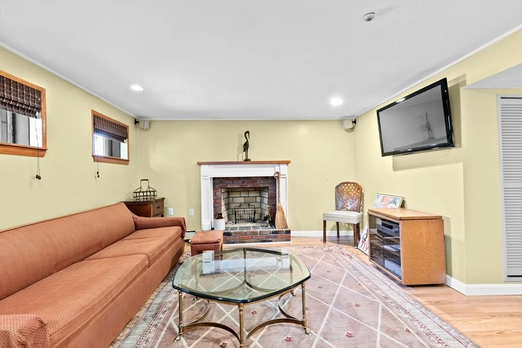 Photo of 16 Niles Rd