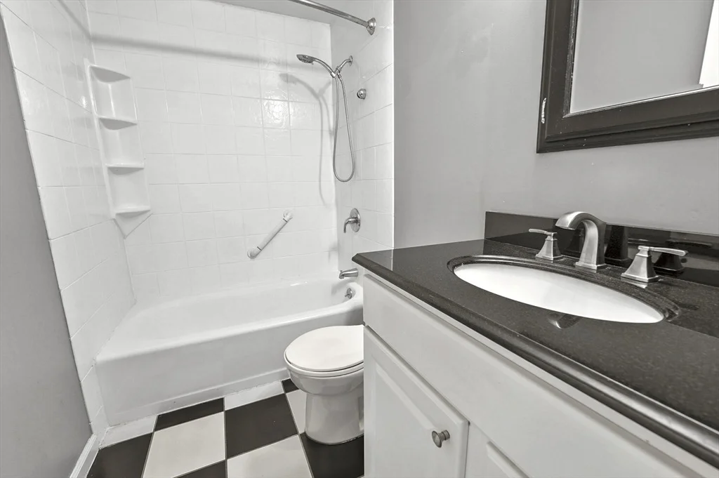 Photo of 43 Colonial Drive
