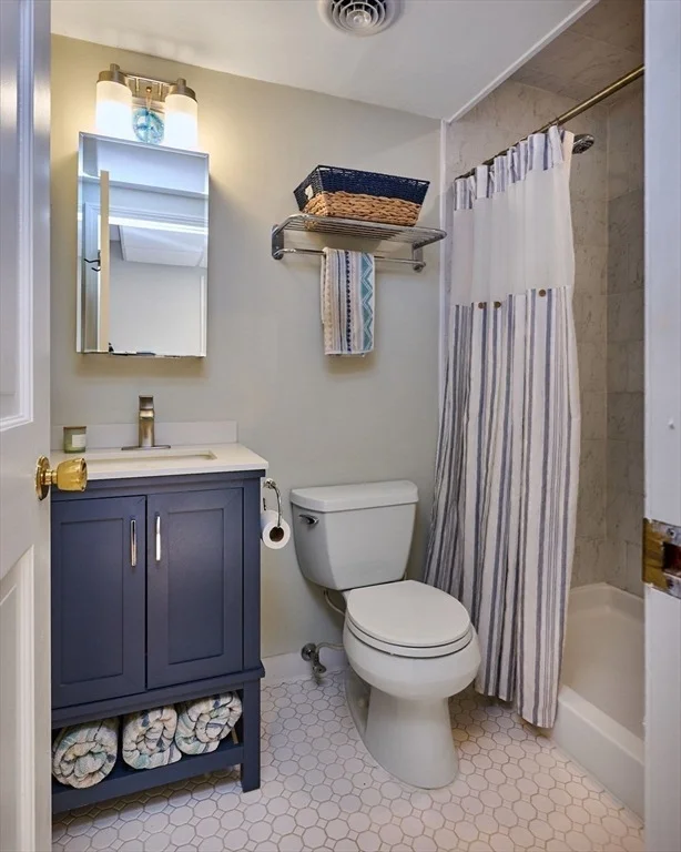 Photo of 1260 Westhampton Road