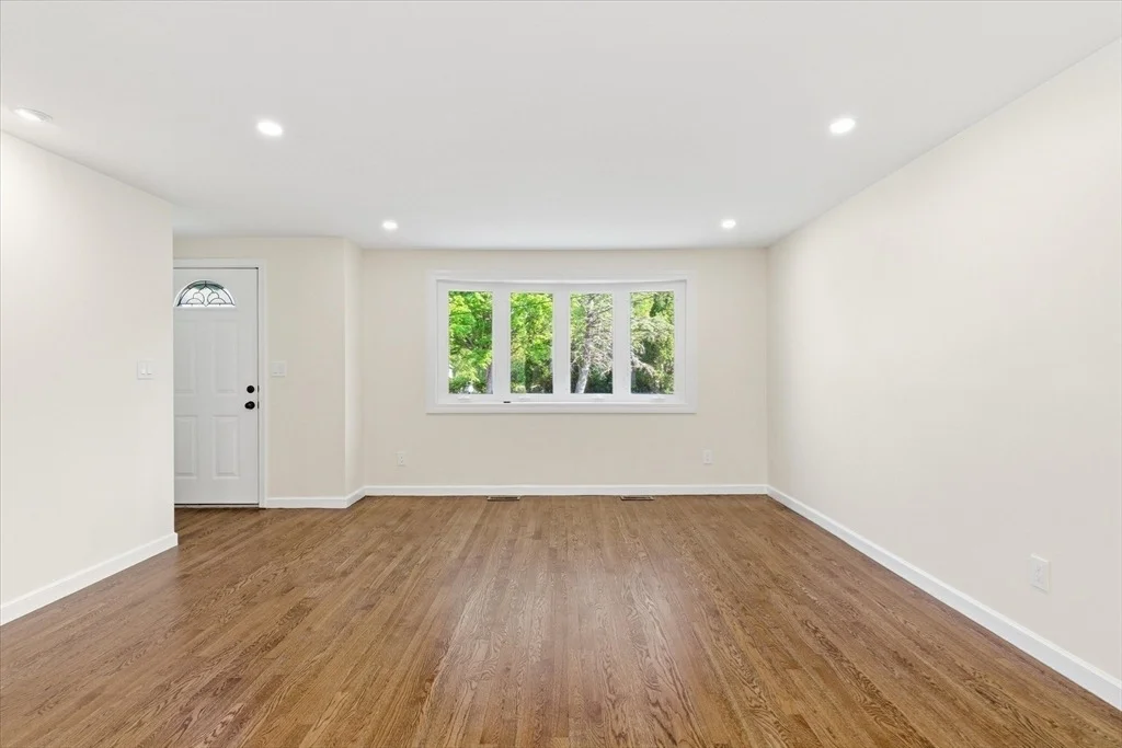 Photo of 60 Pond Ln