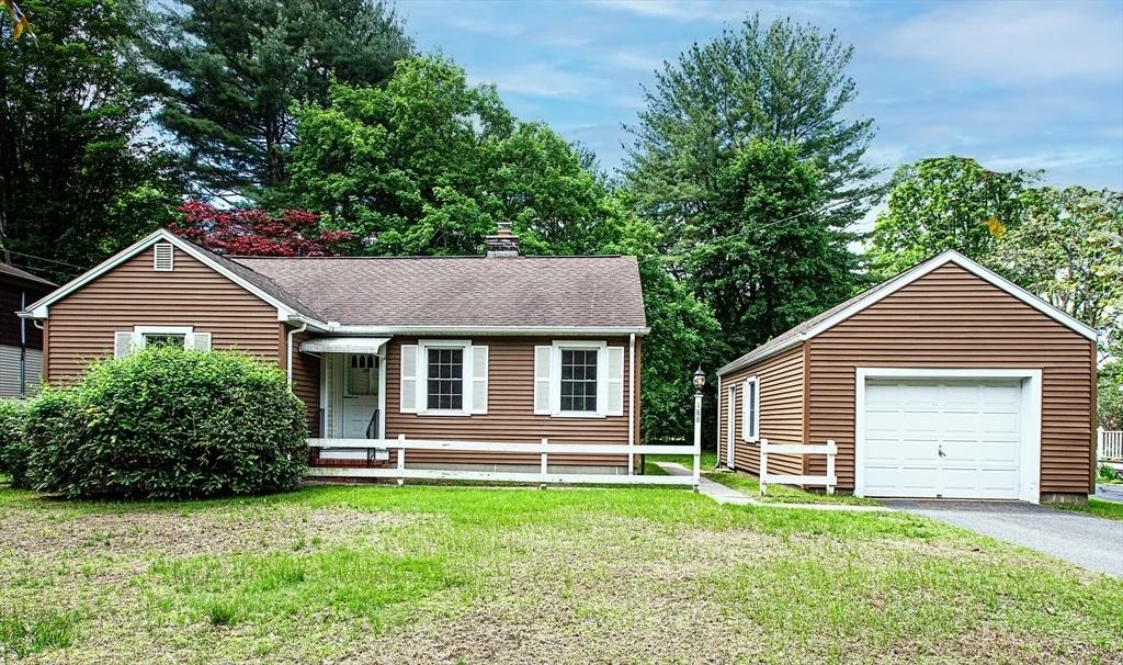 Photo of 188 North Maple St