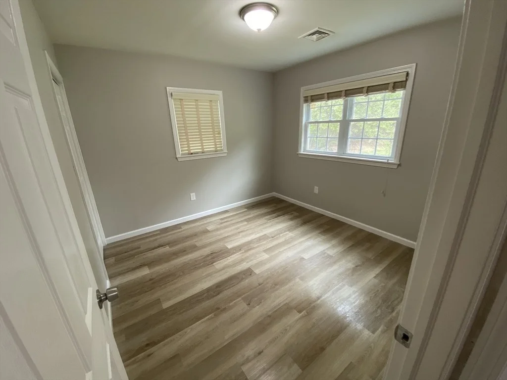 Photo of 915 Bradley Road