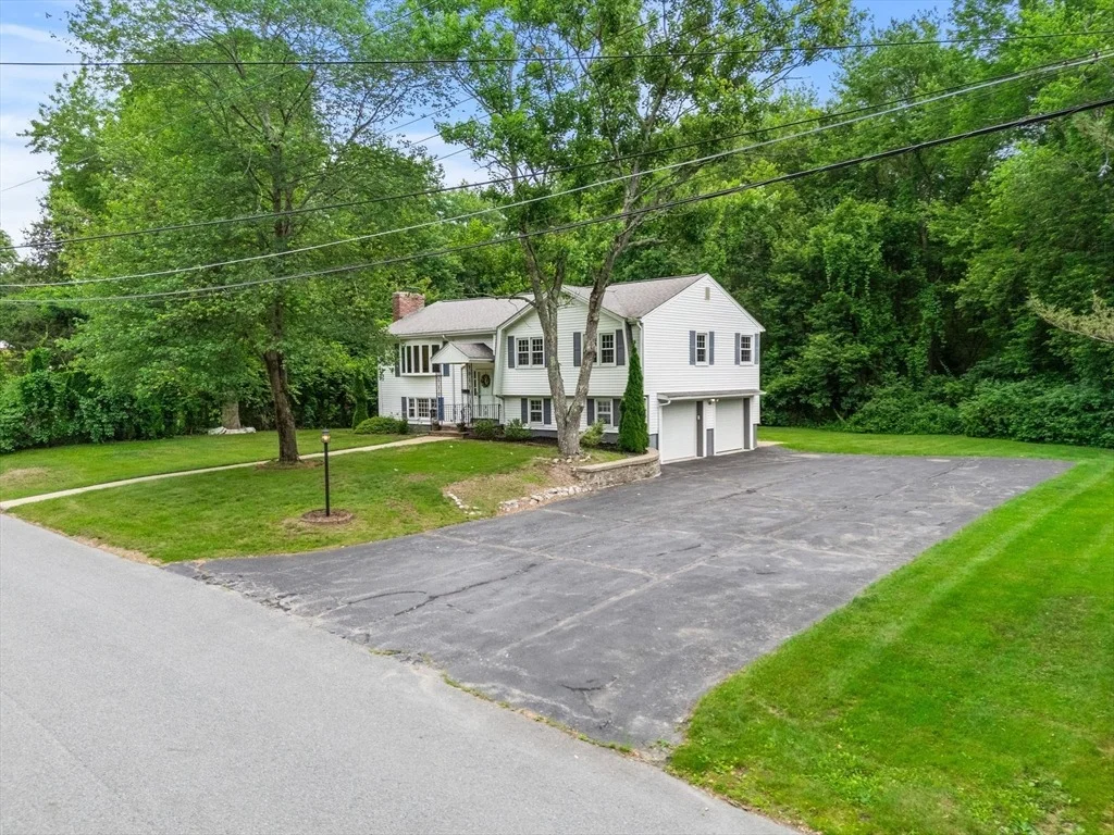 Photo of 15 Stanford Dr