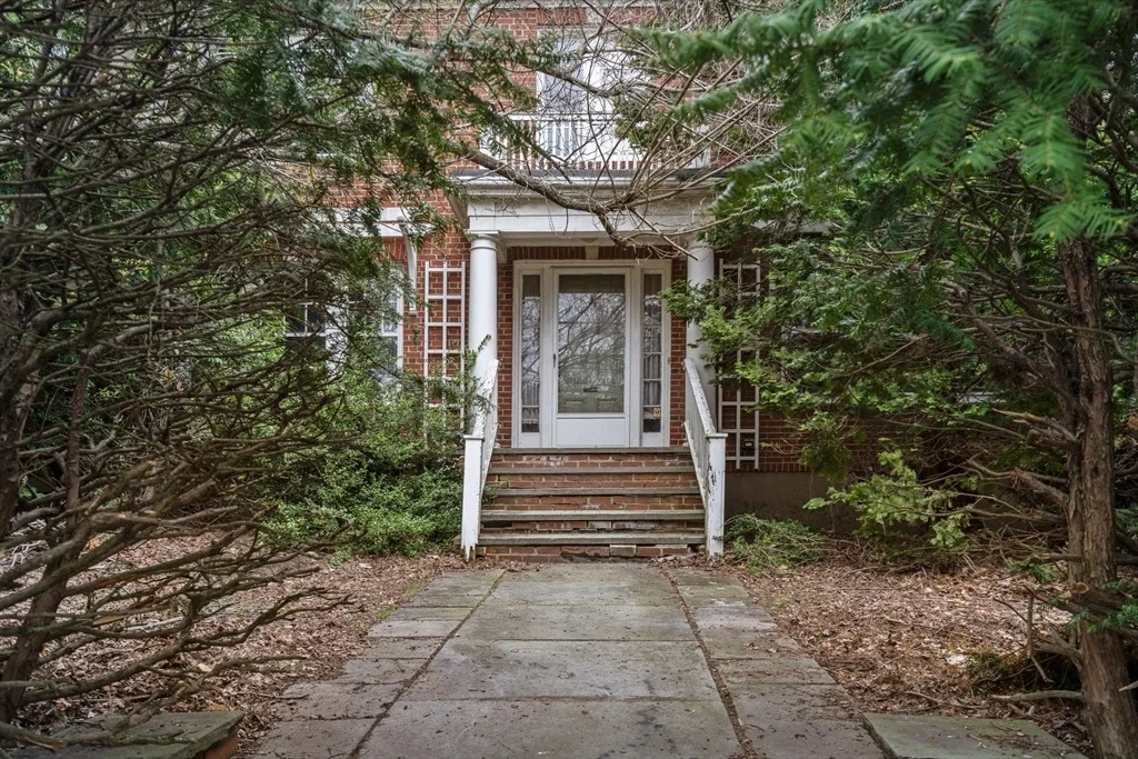 Photo of 10 Stoneleigh Cir