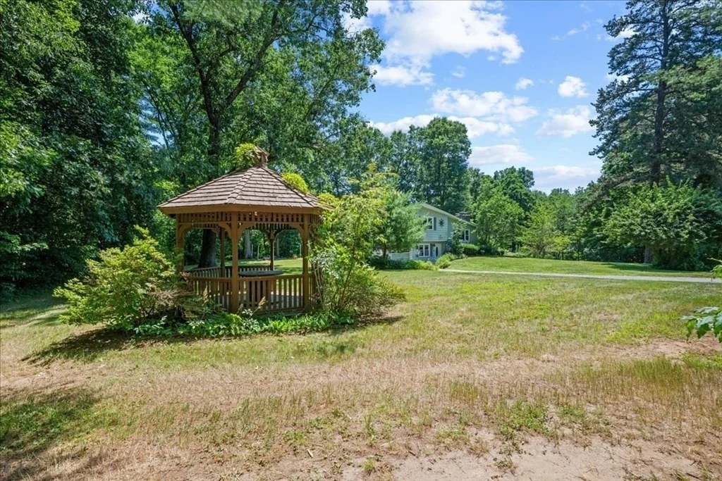 Photo of 237 Boston Rd
