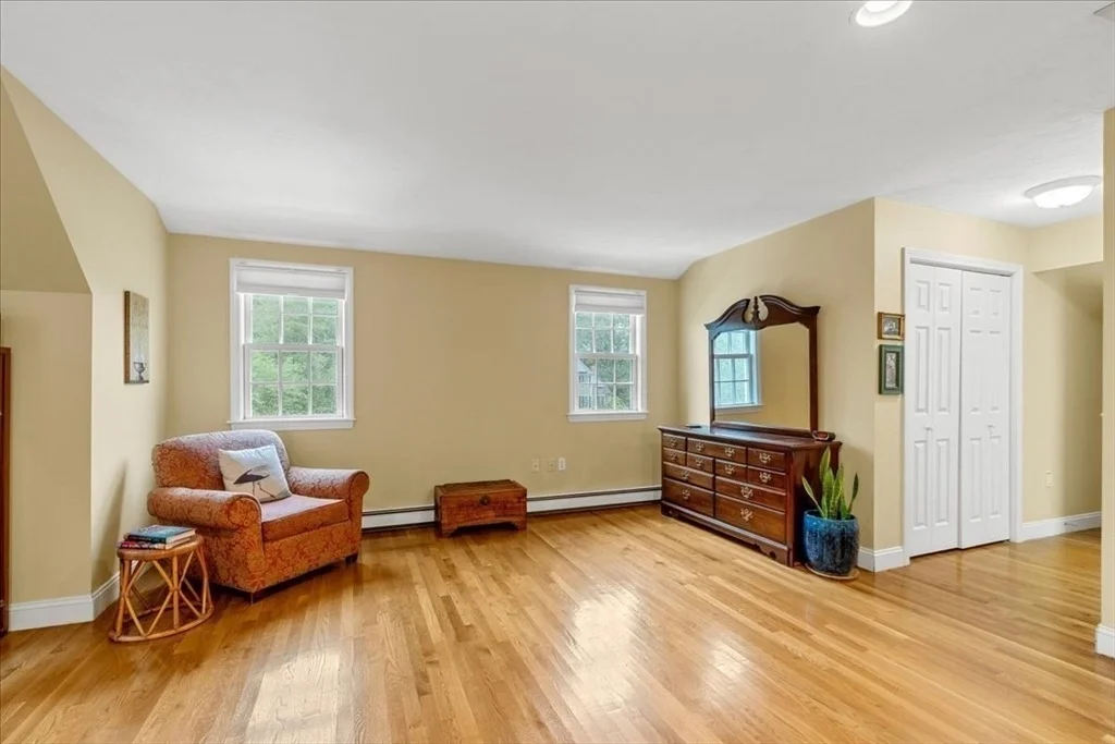 Photo of 14 Windward Ln