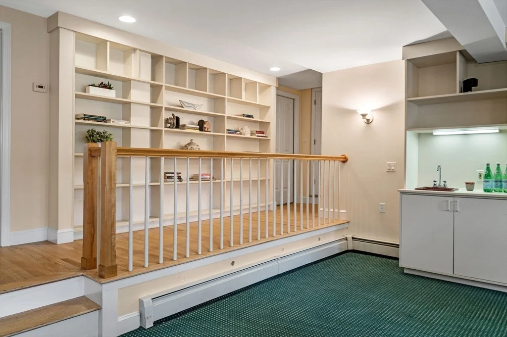 Photo of 170 Beacon St