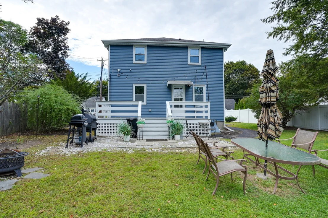 Photo of 1061 Trapelo Rd