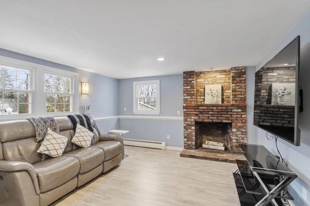 Photo of 11 Ethelyn Cir