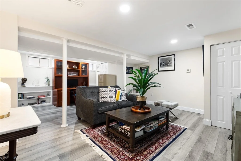 Photo of 77 Bicknell Rd
