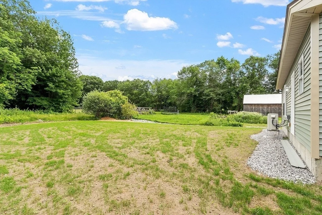 Photo of 572 Pleasant St