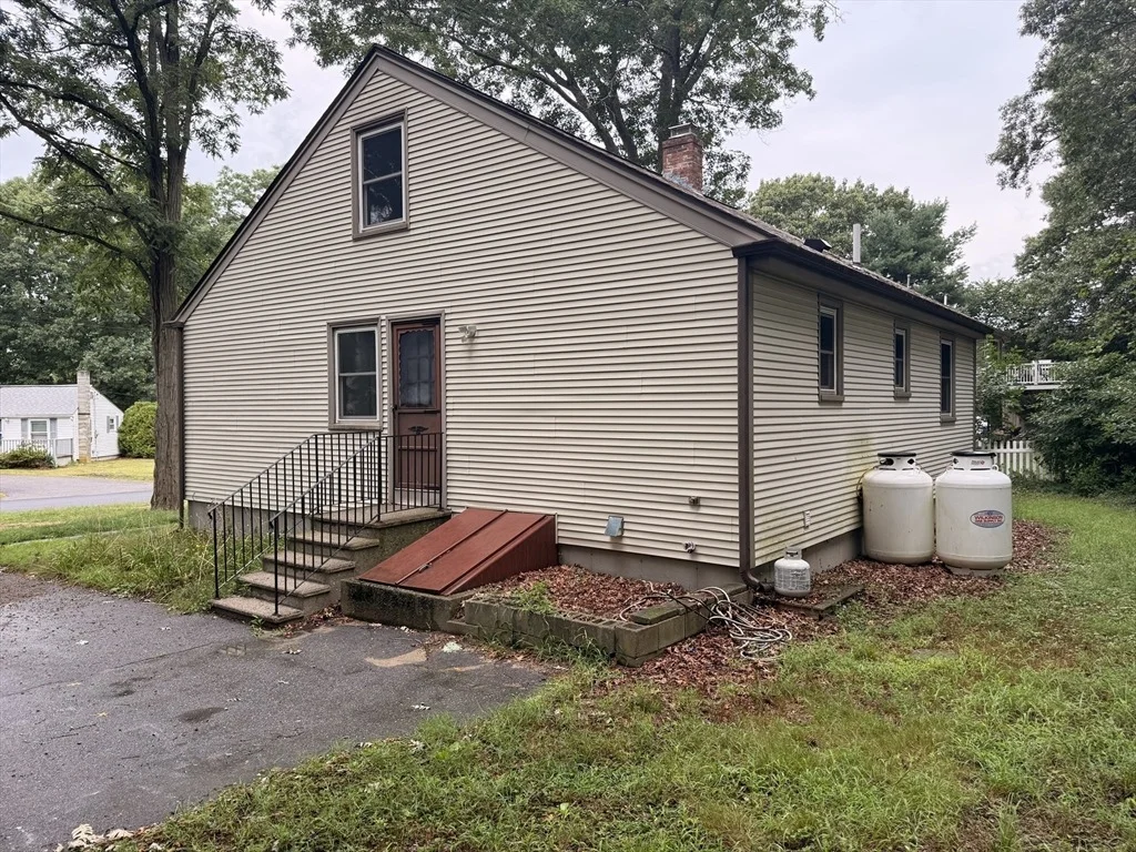 Photo of 16 Assonet Blvd