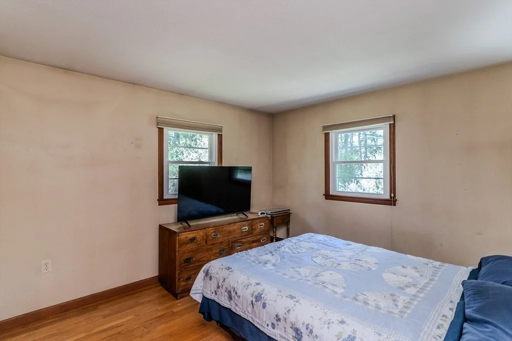 Photo of 8 Meadowbrook Dr