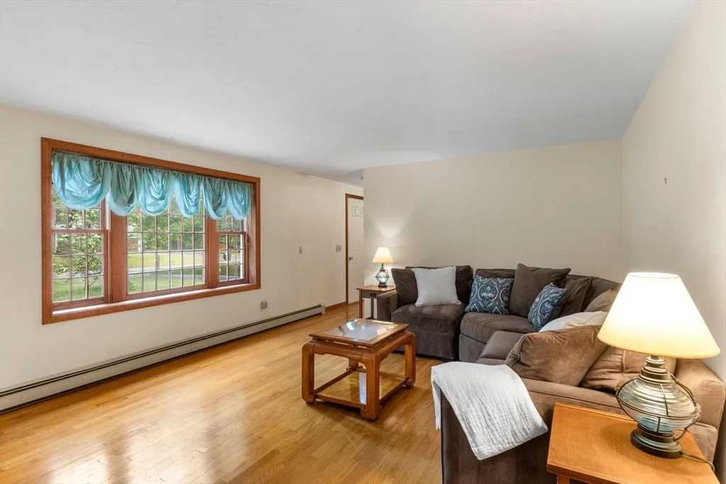 Photo of 4 Carver Dr