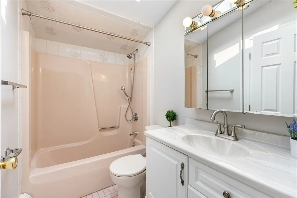 Photo of 273 River St