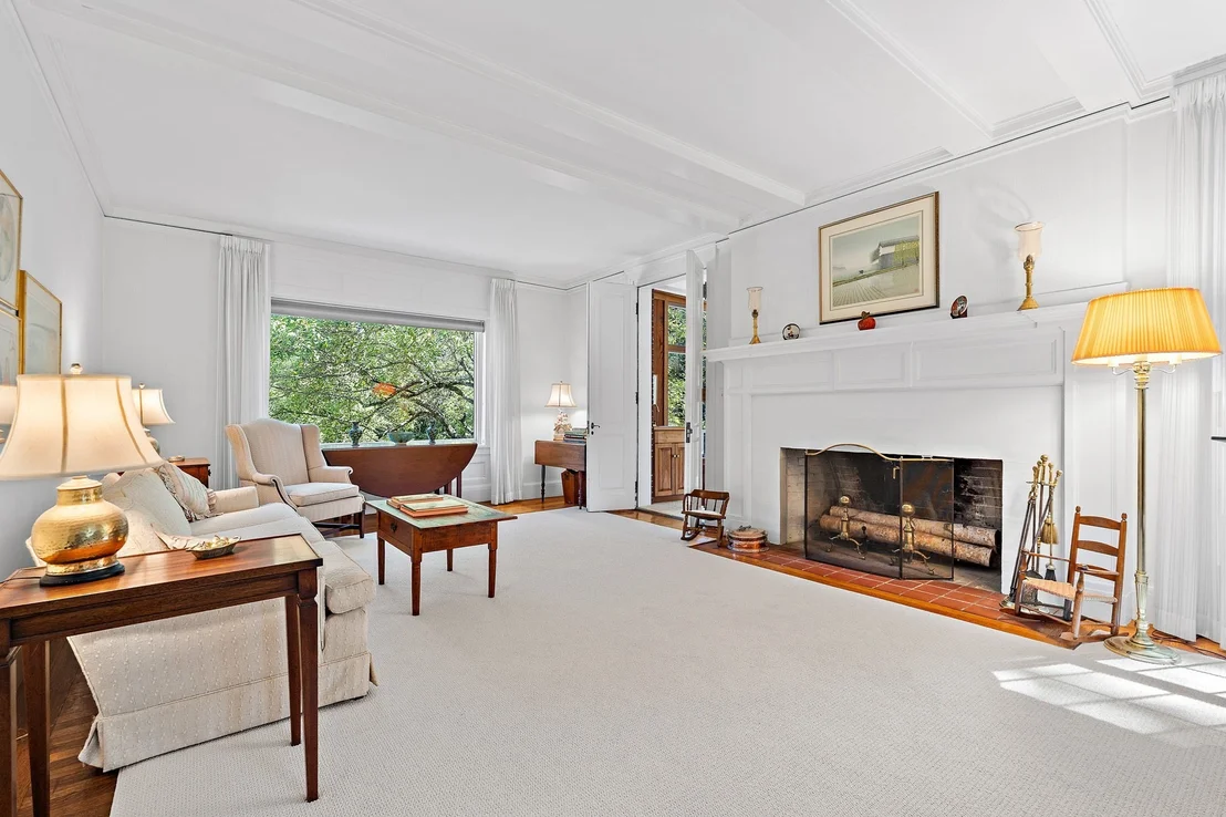 Photo of 8 Oakmount Circle