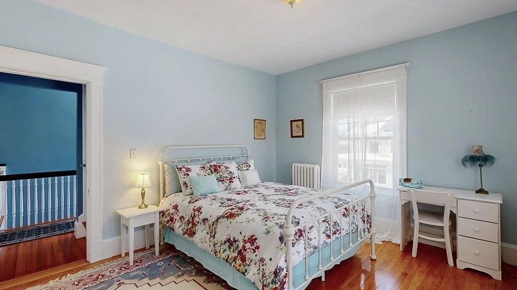 Photo of 907 Pleasant St