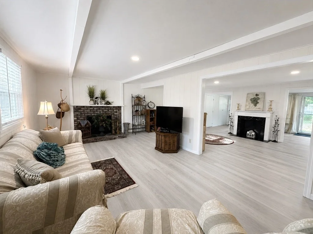 Photo of 41 Constantine Dr