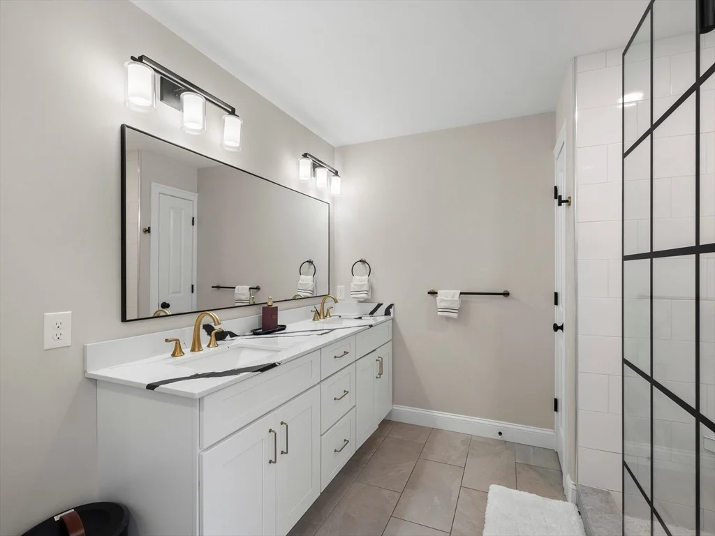 Photo of 6 Genevieve Ln