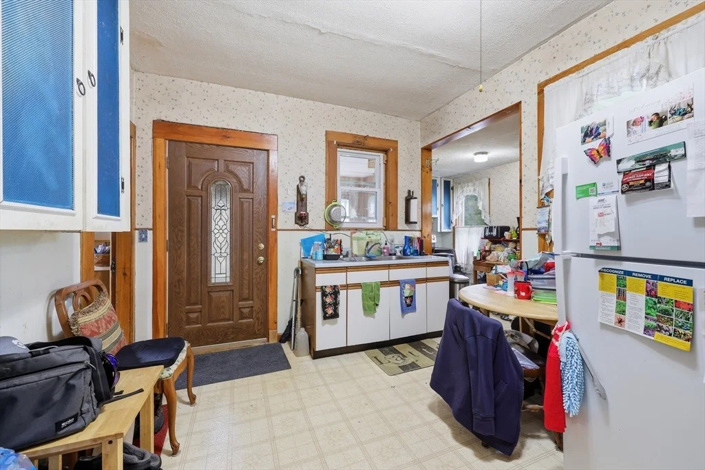 Photo of 84 Middlefield Rd