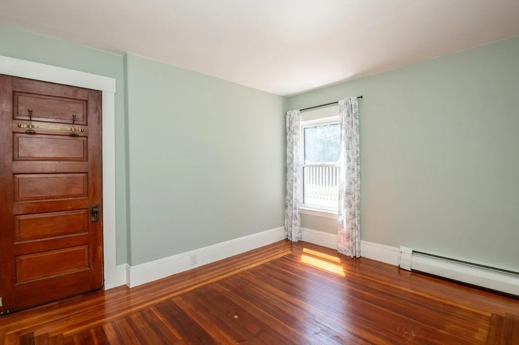 Photo of 34 Lowell Road