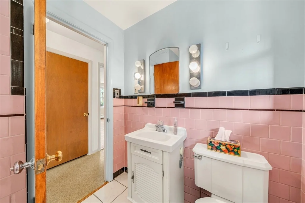 Photo of 100 Assumption Avenue