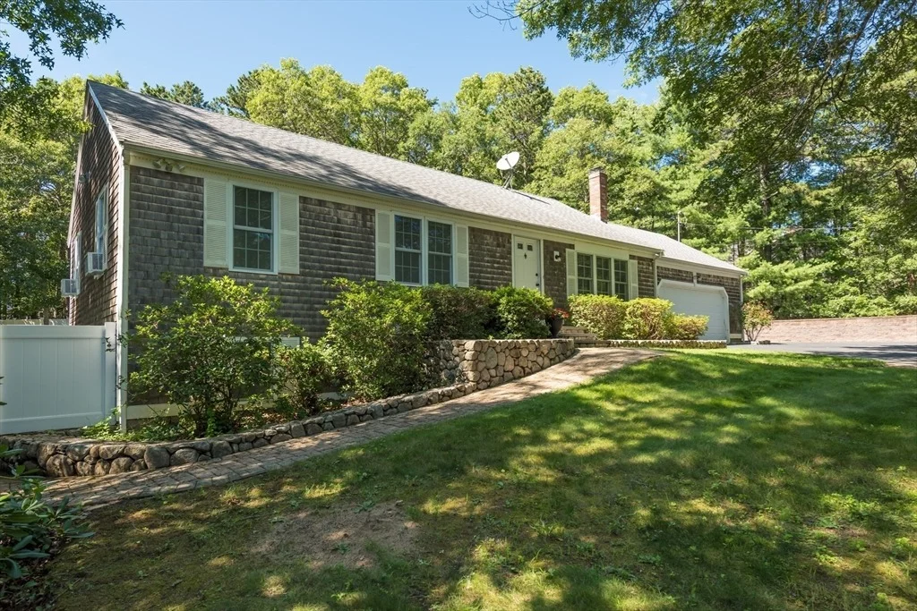 Photo of 35 Sharon Cir