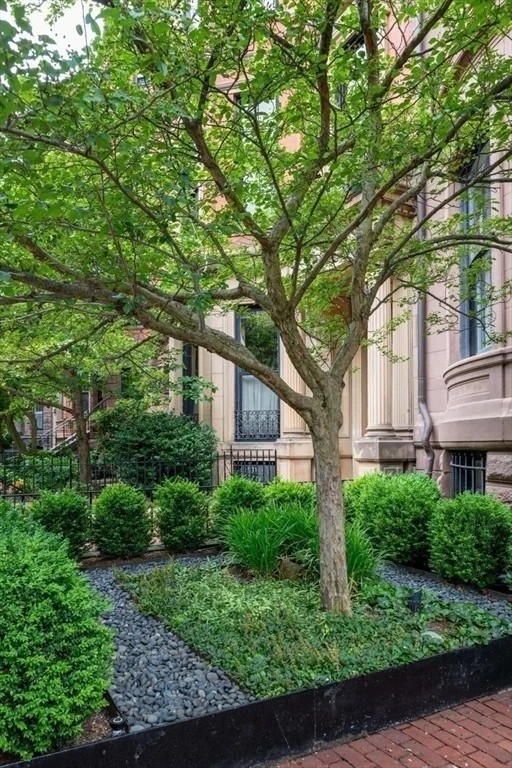 Photo of Unit B at 175 Commonwealth Avenue