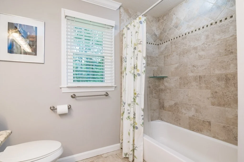 Photo of 42 Elizabeth Cir