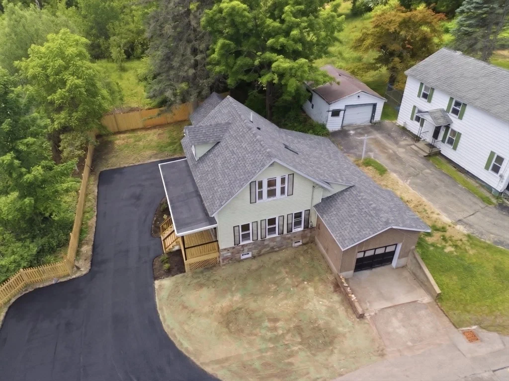 Photo of 323 Spring St