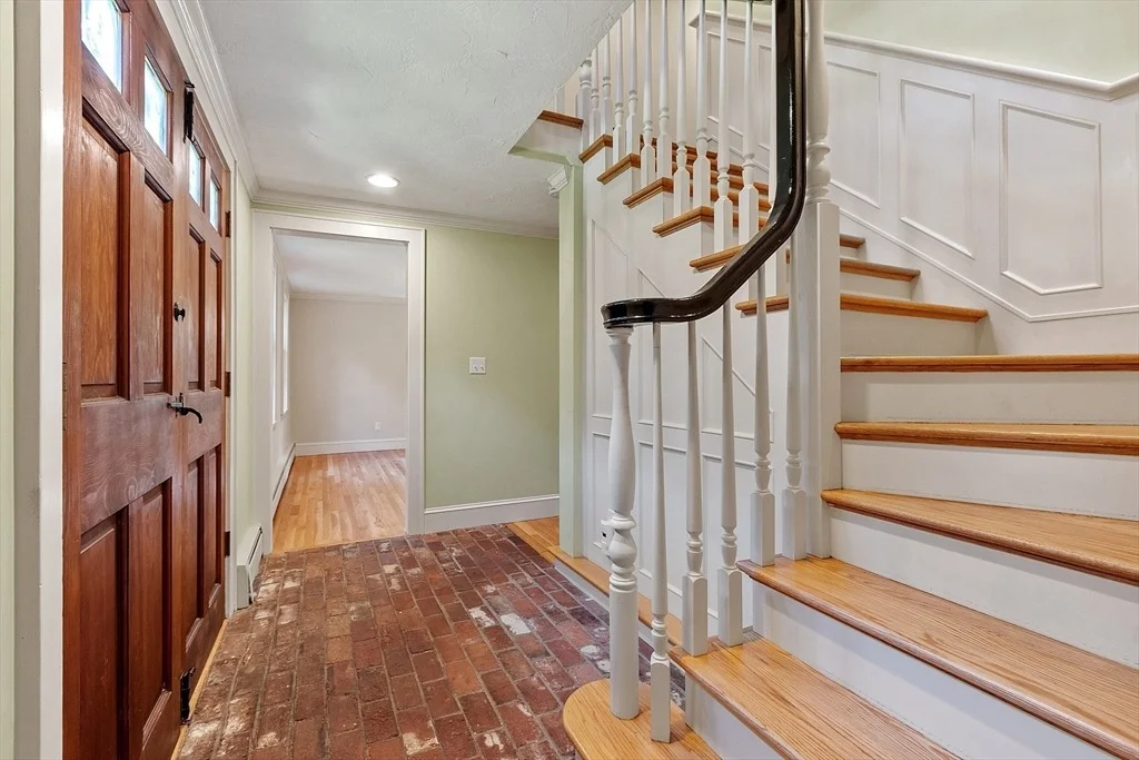 Photo of 159 West Bare Hill Rd