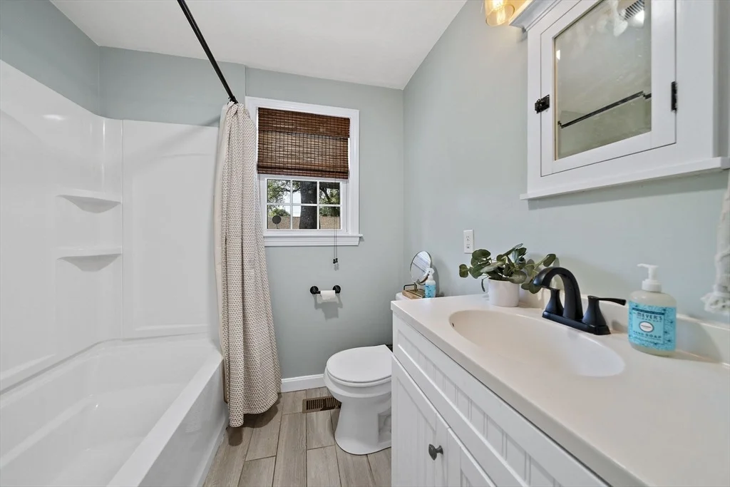 Photo of 33 Bartlett Rd
