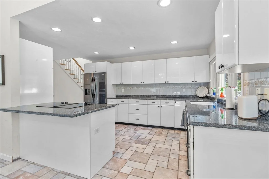 Photo of 24 Bluff Ave
