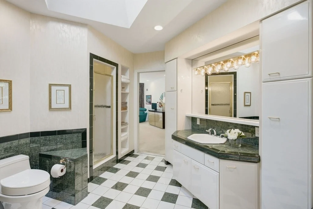 Photo of 182 Crestview Cir