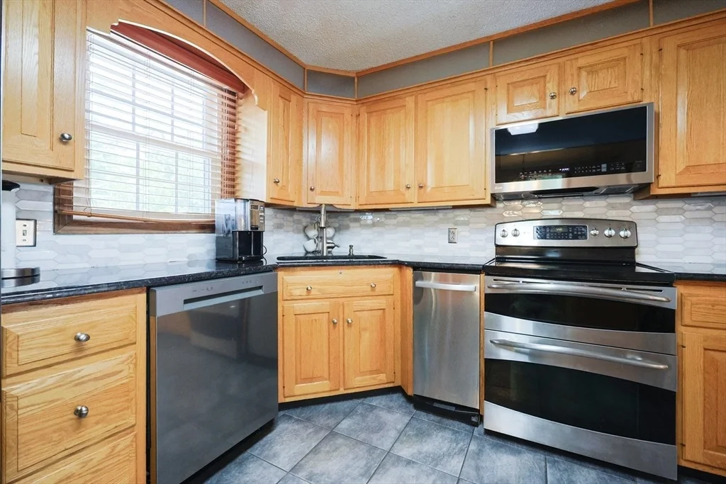 Photo of 6 Weetamoe Dr