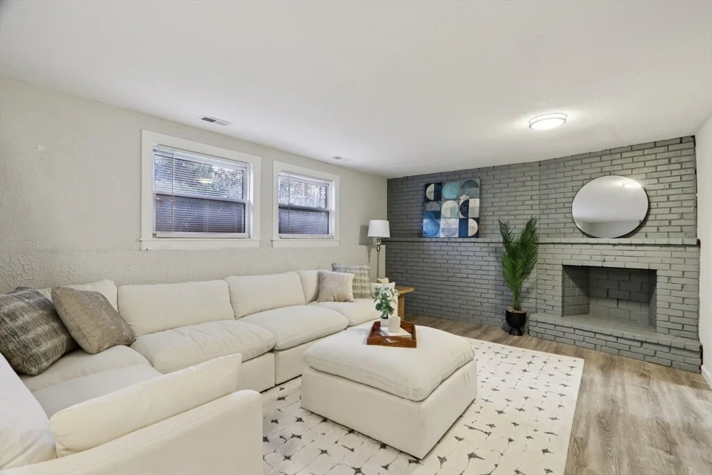 Photo of 1 Willow St