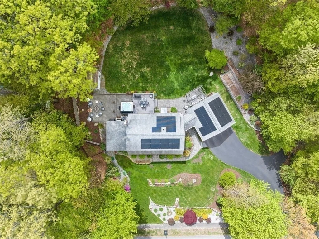 Photo of 9 Running Brook Cir