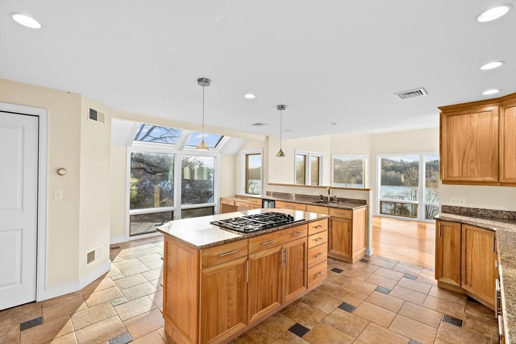 Photo of 56 River Rd