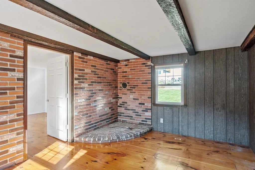 Photo of 583 W Broadway St