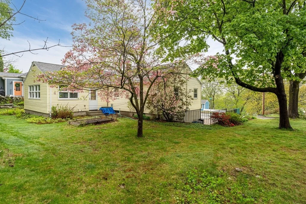 Photo of 303 Forest St