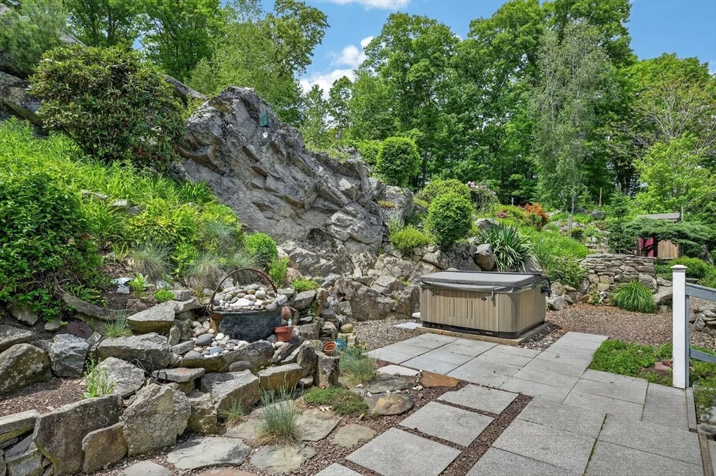 Photo of 9 Ledgewood Dr