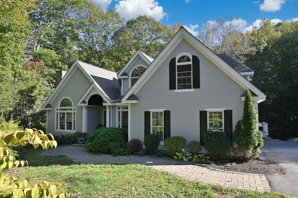 Photo of 27 Turtleback Rd