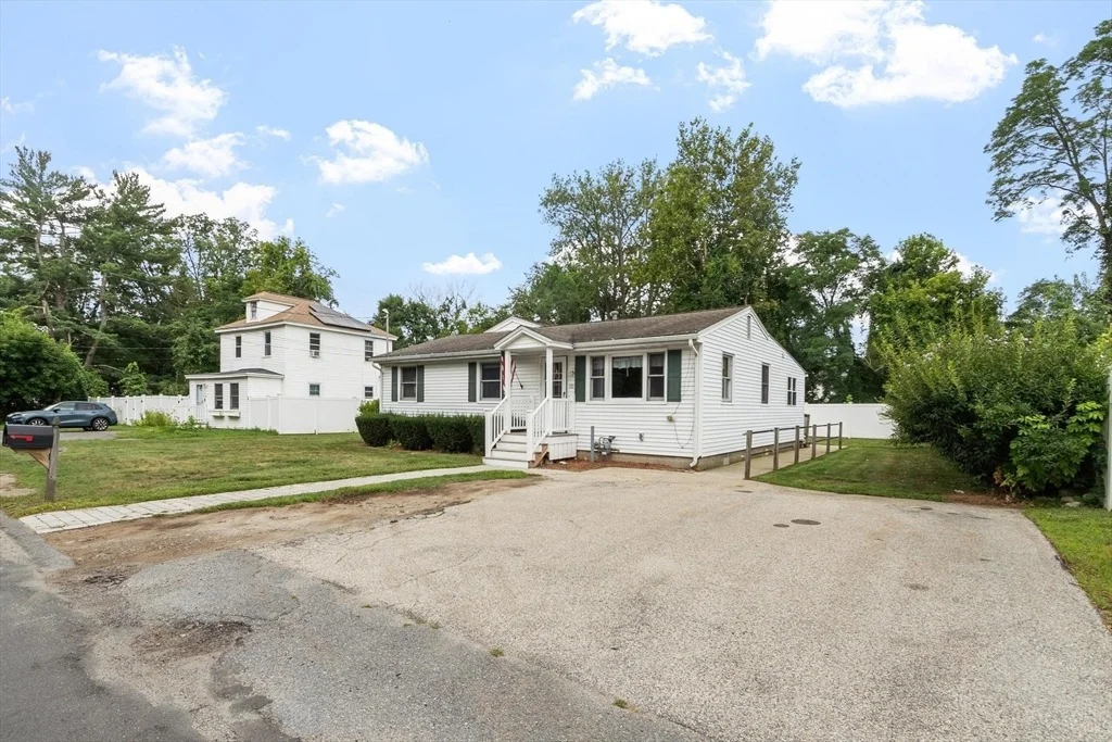 Photo of 170 Townsend Ave