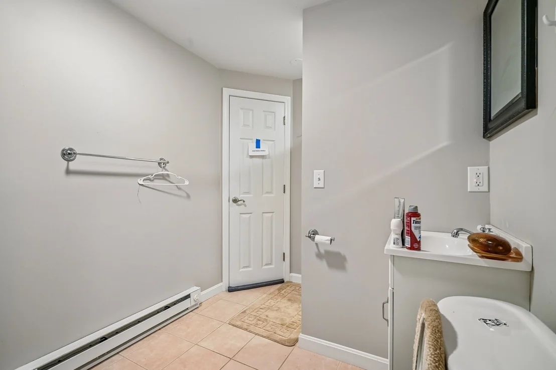 Photo of 8 Tiffany Rd