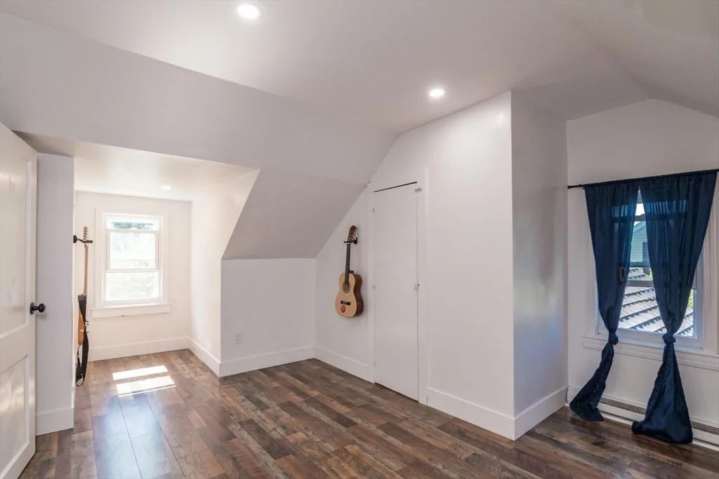 Photo of 379 Roosevelt Ave