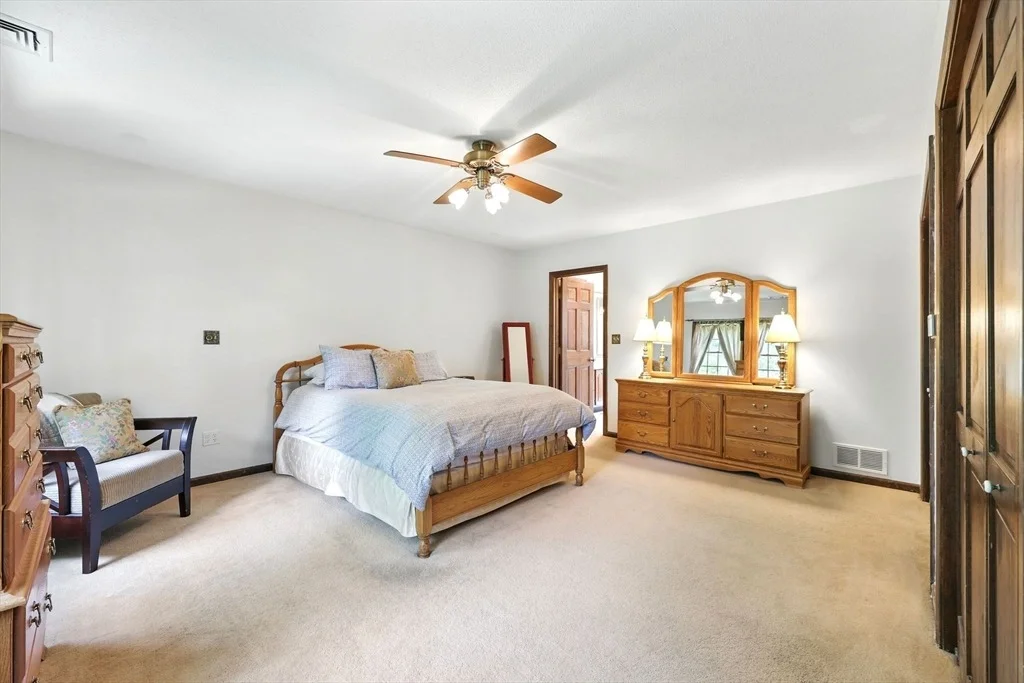 Photo of 2 Cedar Oak Dr
