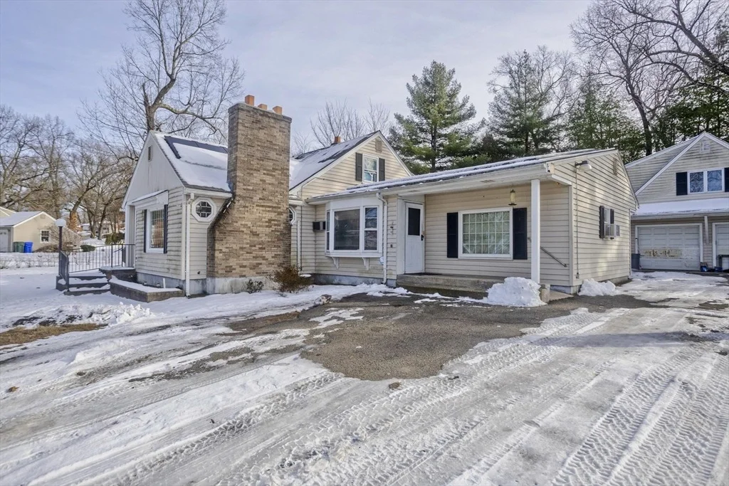 Photo of 647 Plumtree Rd