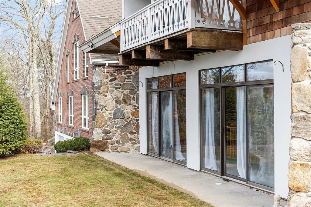 Photo of 102 Lyons Hill Rd