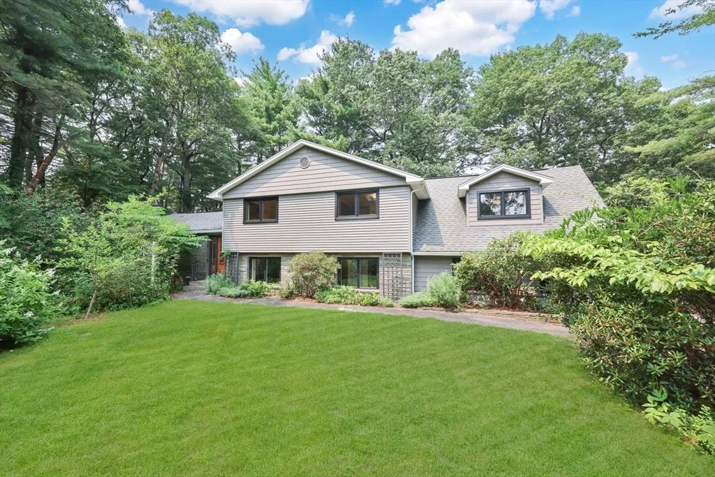 Photo of 8 Fox Hill Dr